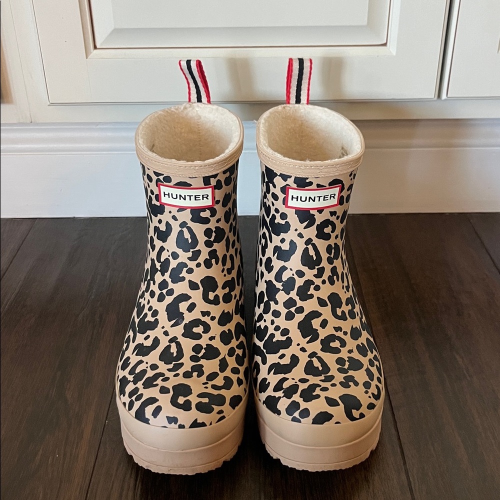 Like New! HUNTER Insulated Vegan Shearling Boots - Picture 4 of 8